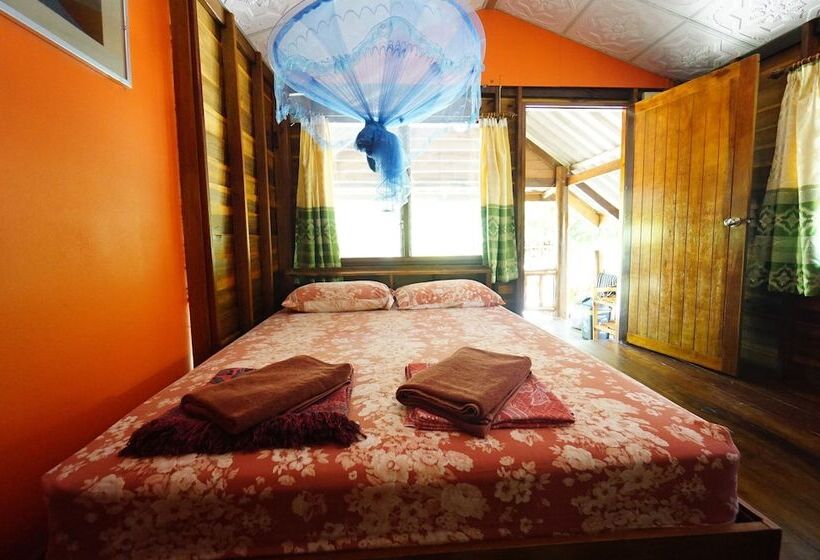 بانگلوی استاندارد, Pasai Beach Lodge