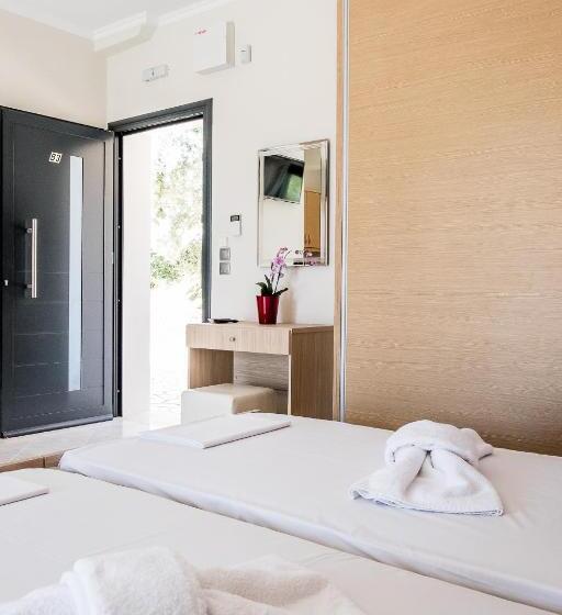 إستوديو سوبيريور, Golden Sun Villas
