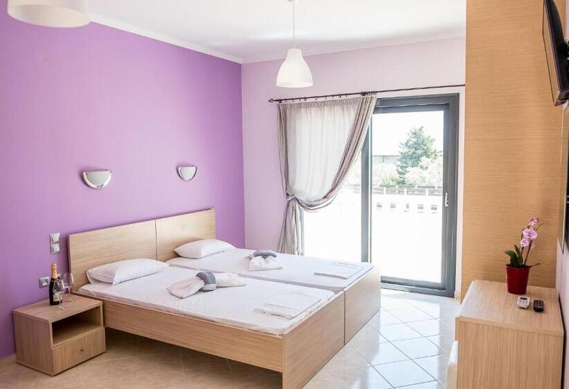 إستديو قياسى مطل على حمام السباحة, Golden Sun Villas