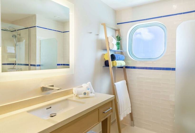 اتاق استاندارد با تخت دوبل و چشم‌انداز, Harbor Club St. Lucia, Curio Collection By Hilton