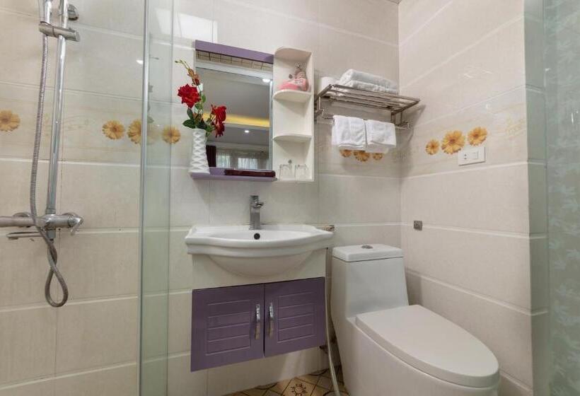 سوییت جونیور با بالکن, My Moon Hotel Hanoi