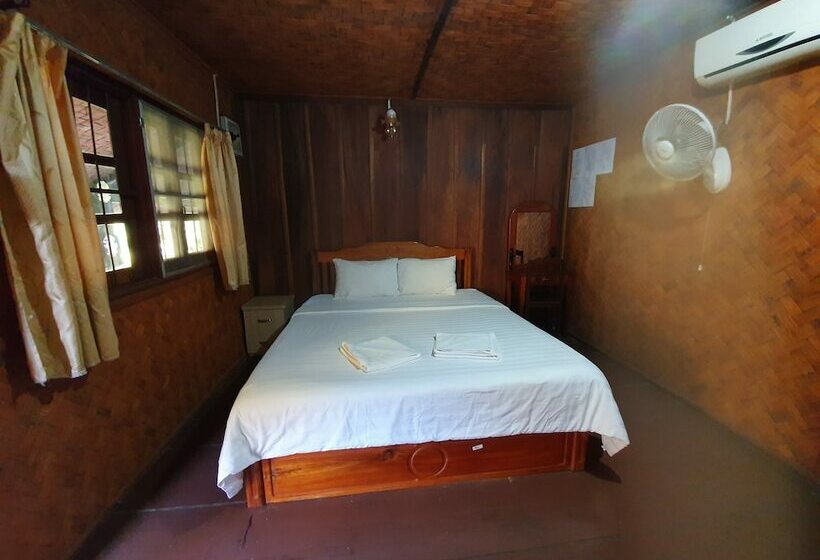 标准间带阳台, Vang Vieng Garden Bungalow