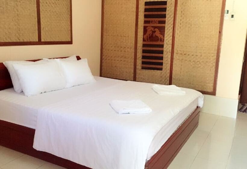 标准间带阳台, Vang Vieng Garden Bungalow