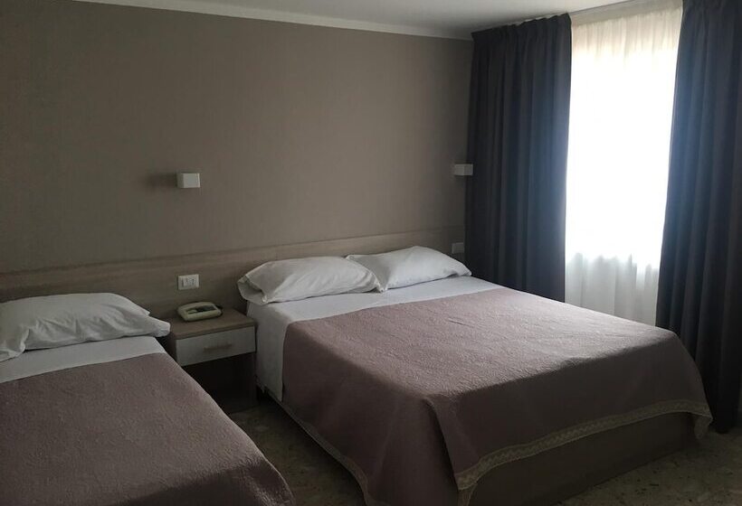 Номер Стандарт Трехместный, Piccolo Hotel Lamezia