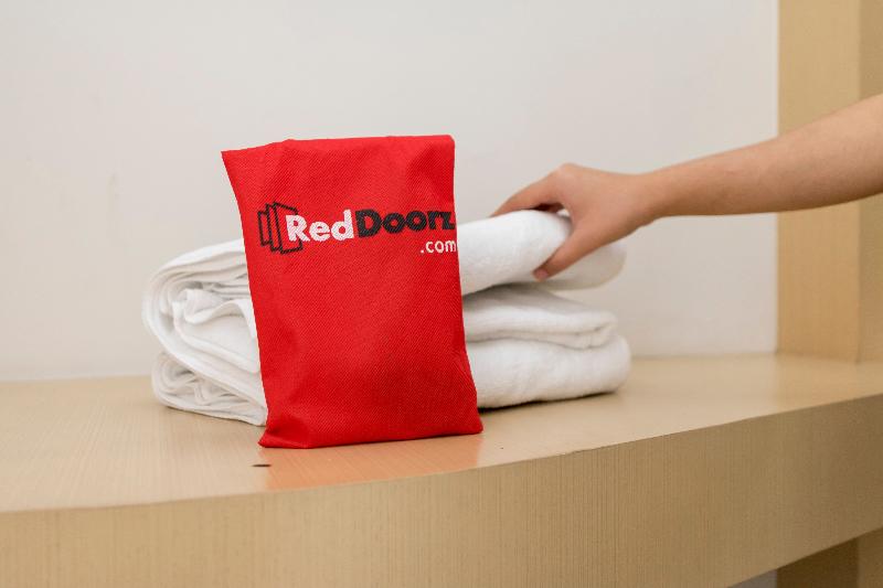Номер Стандарт Индивидуальный, Reddoorz Plus Near Makassar Town Square