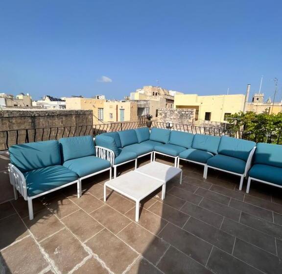 اتاق خانوادگی, My Travel House