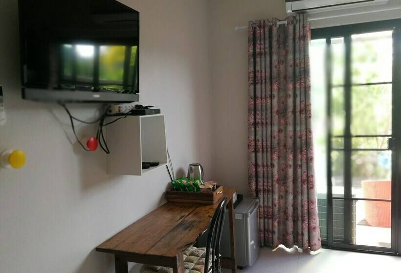 Семейный Номер Вид на Бассейн, Na Na Doo Homestay