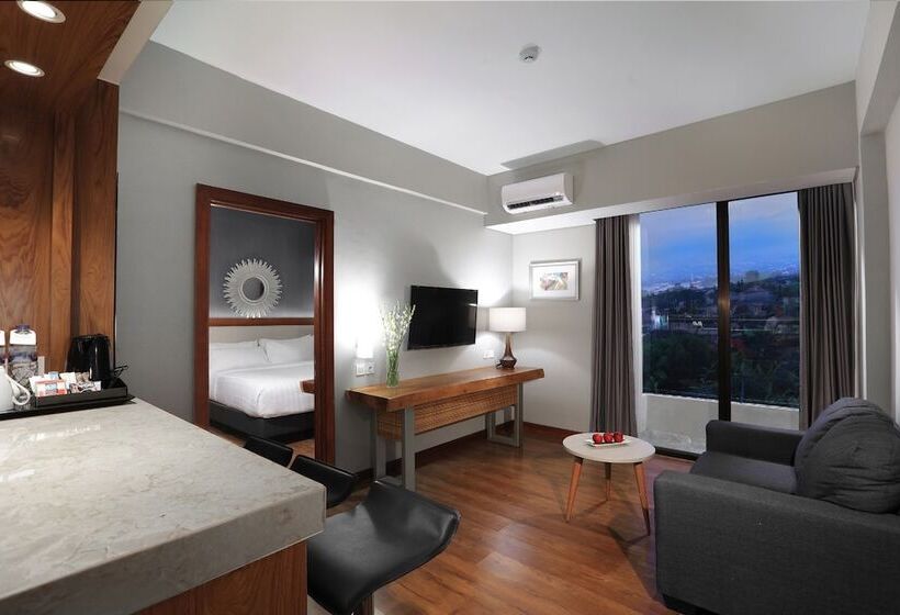 Люкс, Aston Inn Batu