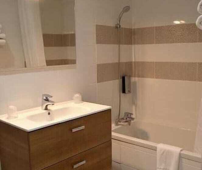 Номер Стандарт, Logis Auberge Le Petit Pont