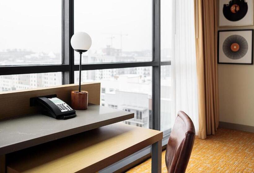 适合残疾人士使用的套间, Holiday Inn & Suites Nashville Downtown Broadway