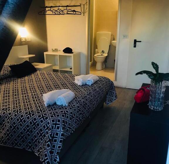 Номер Стандарт с Балконом, Wuhostel