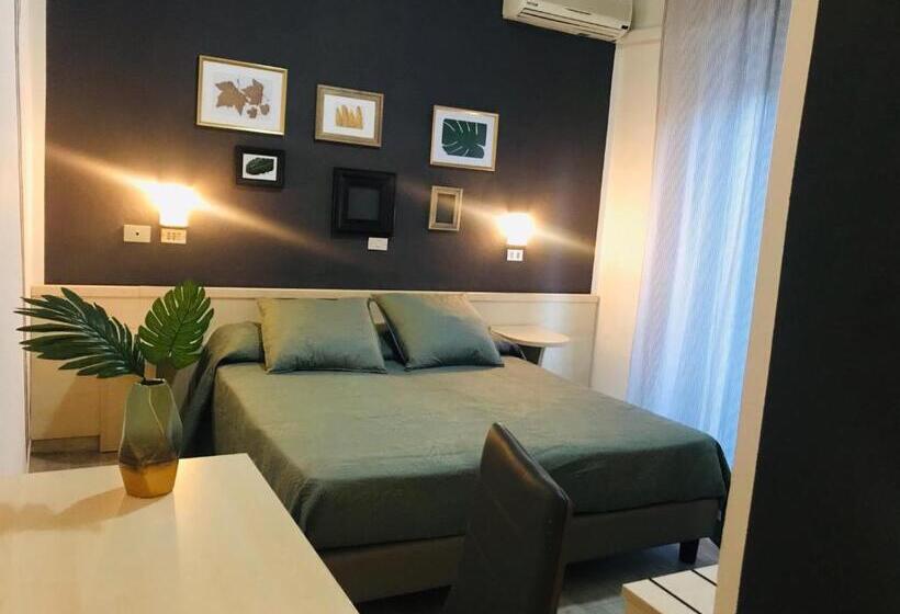 Номер Стандарт с Балконом, Wuhostel