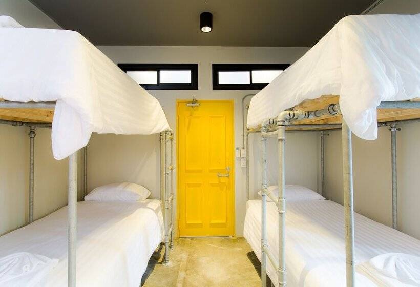 اتاق استاندارد چهار تخته, Bloo Hostel
