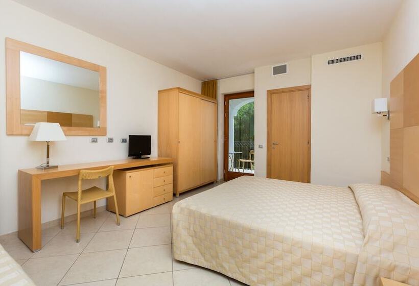 Трехместный Номер Комфорт, Gusmay Resort   Hotel Cala Del Turco