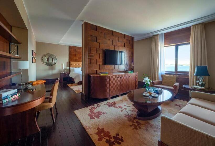 سوییت جونیور با چشم‌انداز دریاچه, Rixos Borovoe