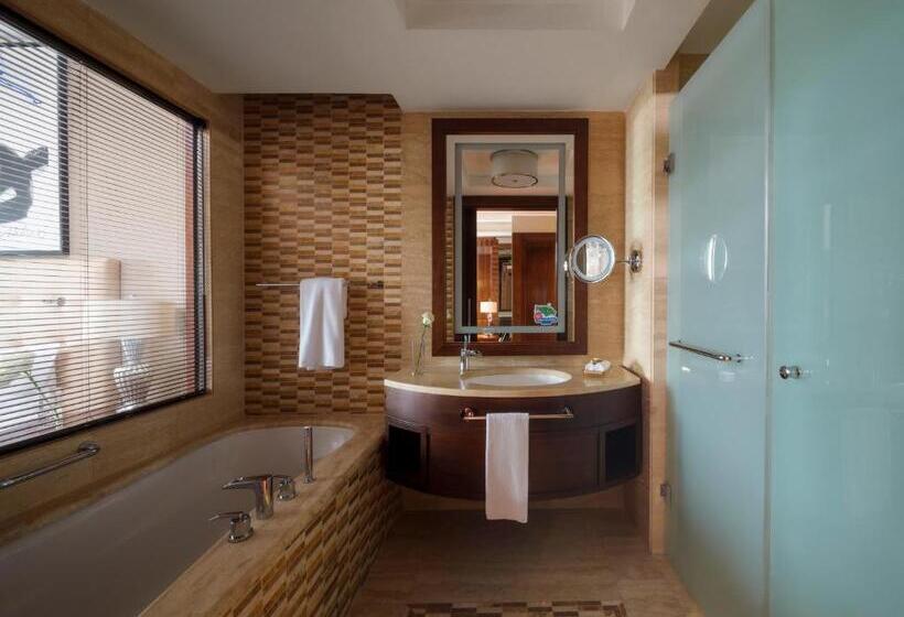 اتاق لوکس با چشم‌انداز, Rixos Borovoe