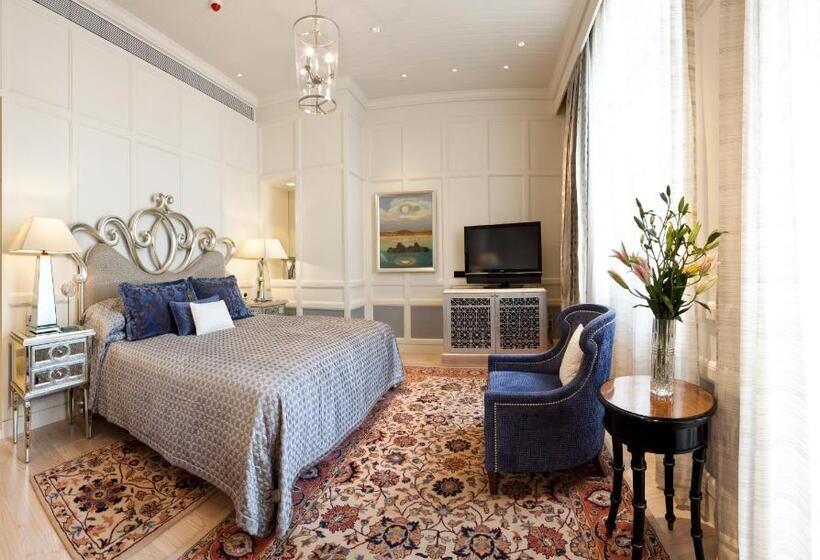 Deluxe Suite Sea View, The Taj Mahal Palace, Mumbai