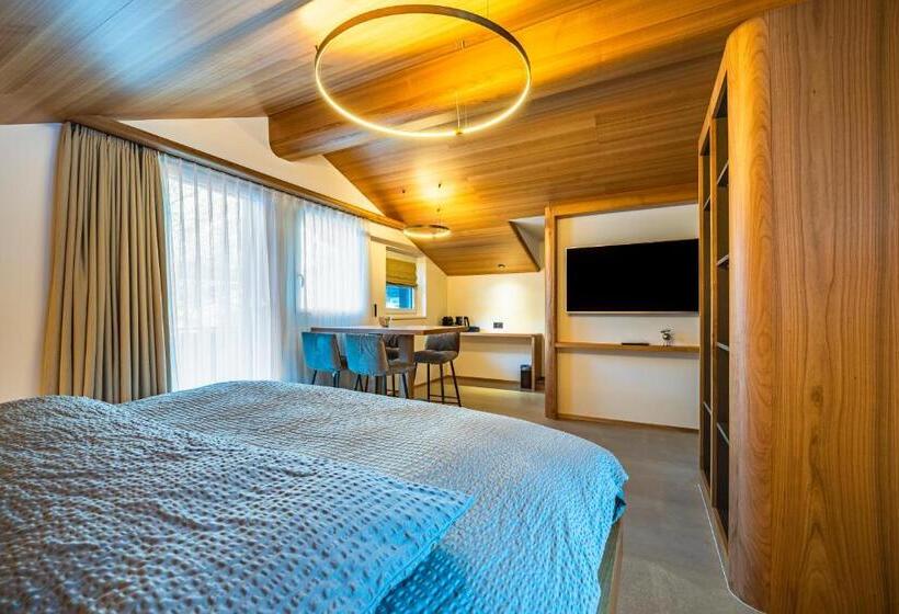 سوییت جونیور با بالکن, Boutique Hotel La Gorge