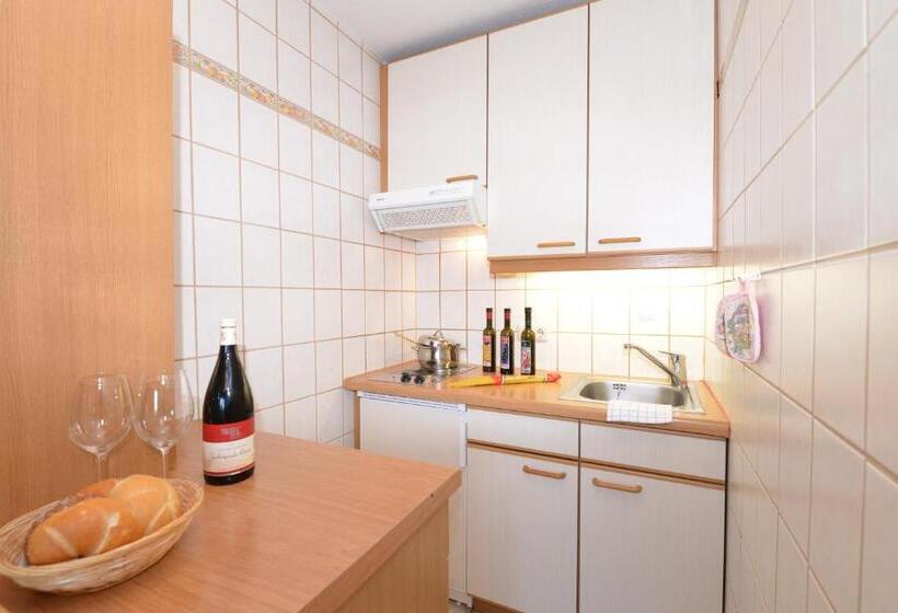 Family flat with balcony, Familienhotel Kleinwalsertal