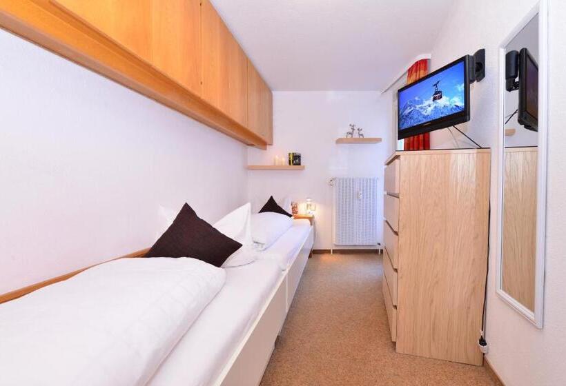 Family flat with balcony, Familienhotel Kleinwalsertal