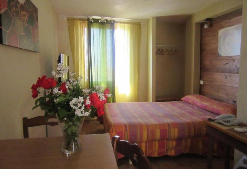 Escritório Estándar, Il Borgo Di Campi