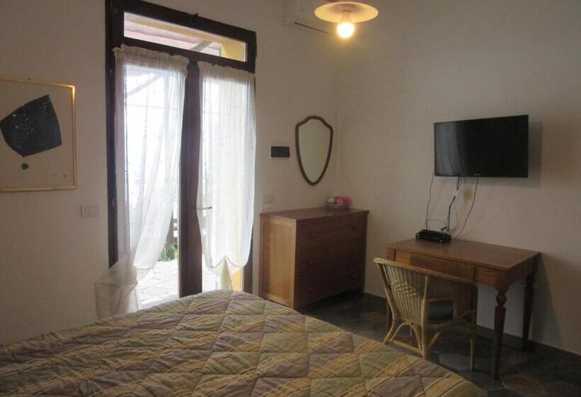 Quarto Estandar Interior, Il Borgo Di Campi