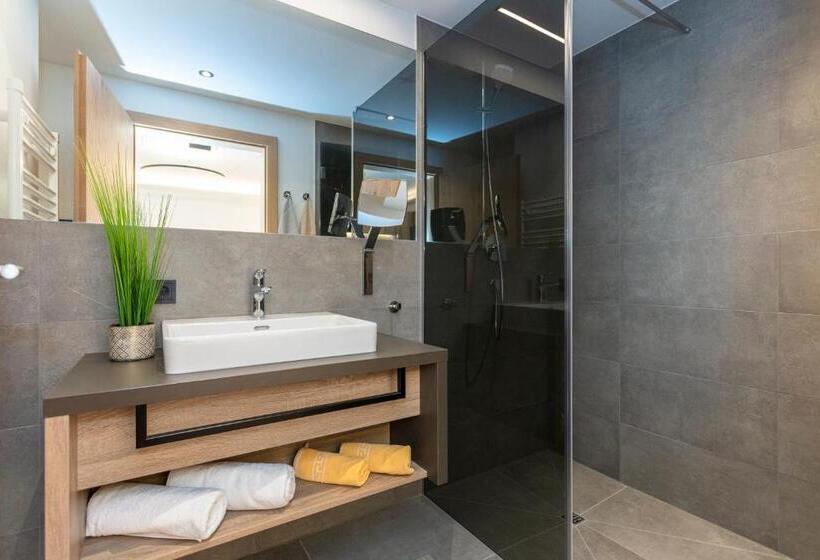 اتاق لوکس یک تخته, Klawunn Hotel & Apartement