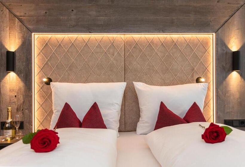 اتاق لوکس با بالکن, Klawunn Hotel & Apartement