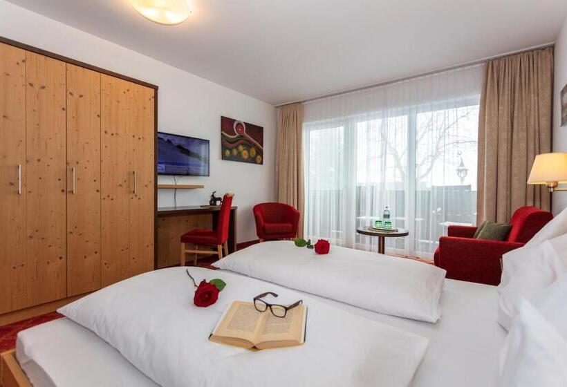 اتاق استاندارد سه نفره, Klawunn Hotel & Apartement
