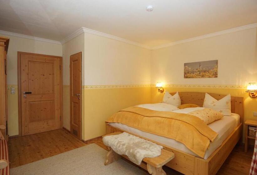 Apartamento 1 Dormitório com Sacada, Pension Marianne