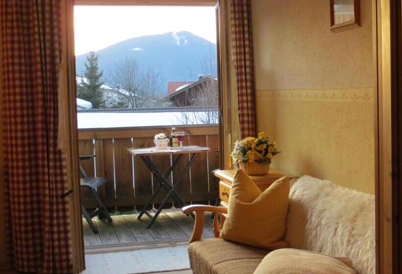 Apartamento 1 Dormitório com Sacada, Pension Marianne