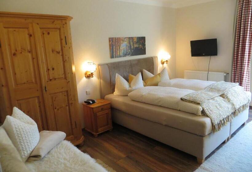 Quarto Estandar com Sacada, Pension Marianne