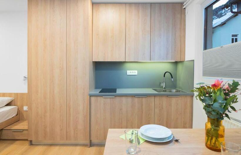 استودیوی استاندارد, Apartments And Rooms Bernik