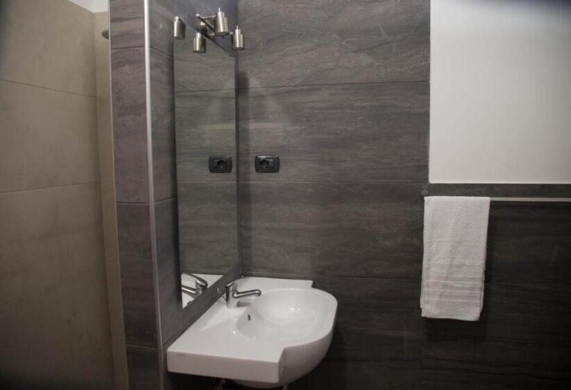 شقة عائلية, Residence Adriatico
