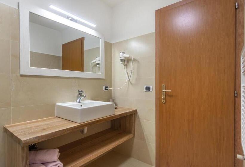 2 Bedrooms Apartment Mountain View, Foresto   Holiday Apartments