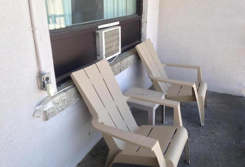 バルコニー付きスタンダードルーム, Bancroft Inn & Suites