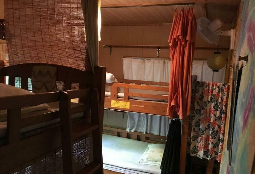 Кровать в Общей Комнате, Okinawa Motobu Guest House