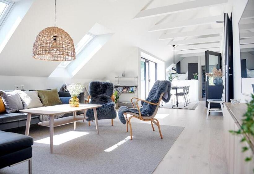 1 Bedroom Penthouse Apartment, Lotsvillans Vandrarhem