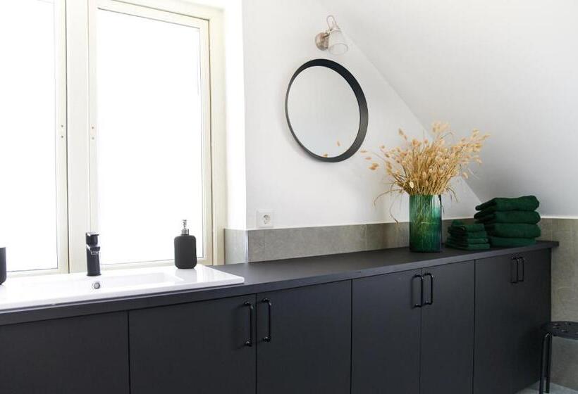 1 Bedroom Penthouse Apartment, Lotsvillans Vandrarhem