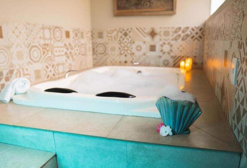 سوئیت با وان آب گرم, Casa Da Lua Pousada
