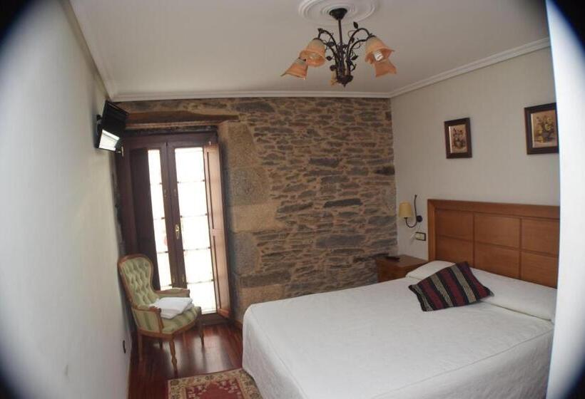 Classic room with balcony, Hostal Rustico 3 Estrellas  Caldelas Sacra