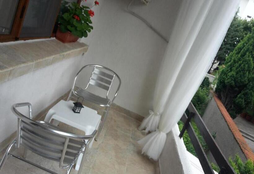 스탠다드 발코니 룸, Guest House Kera