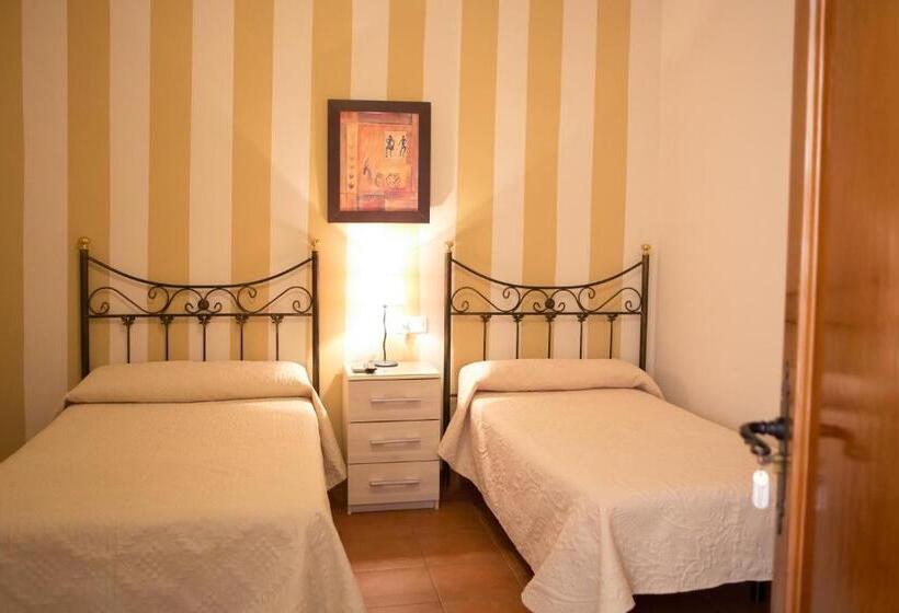 Номер Стандарт, Pensión Y Apartamentos El Taxi