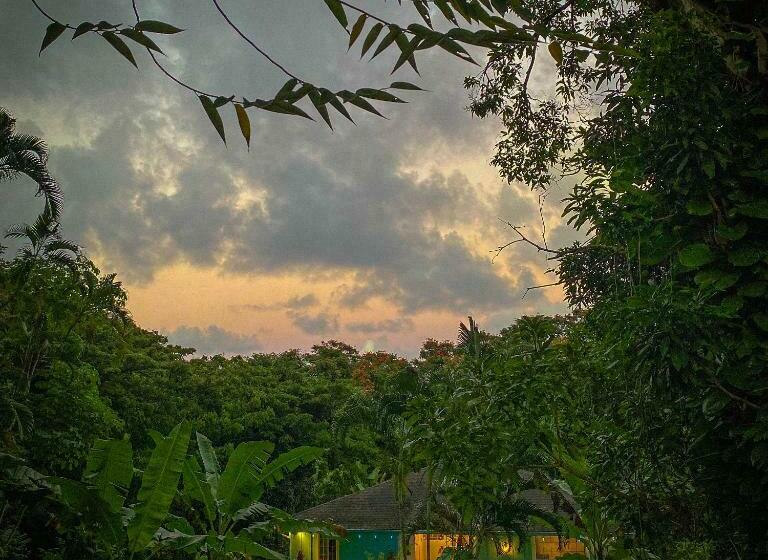 חדר סטודיו סטנדרד, Heavenly Hana Paradise