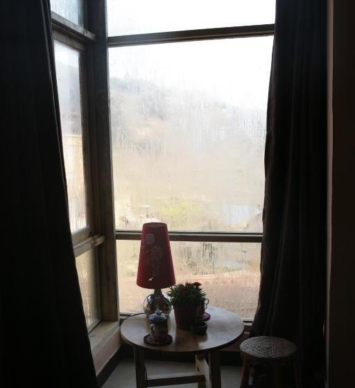 Quarto Superior, Flowers Residence