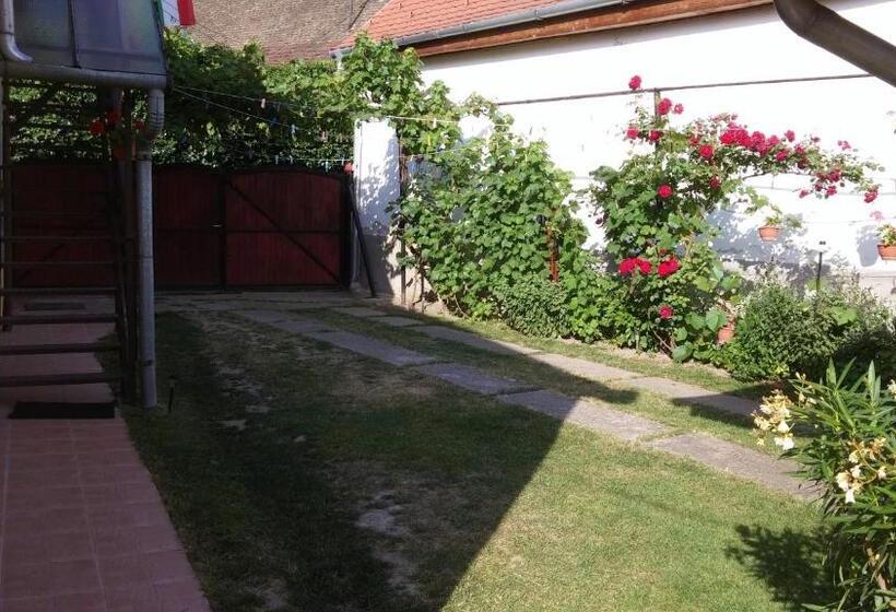 آپارتمان 1 خوابه, Zách Klára Utcai Apartman
