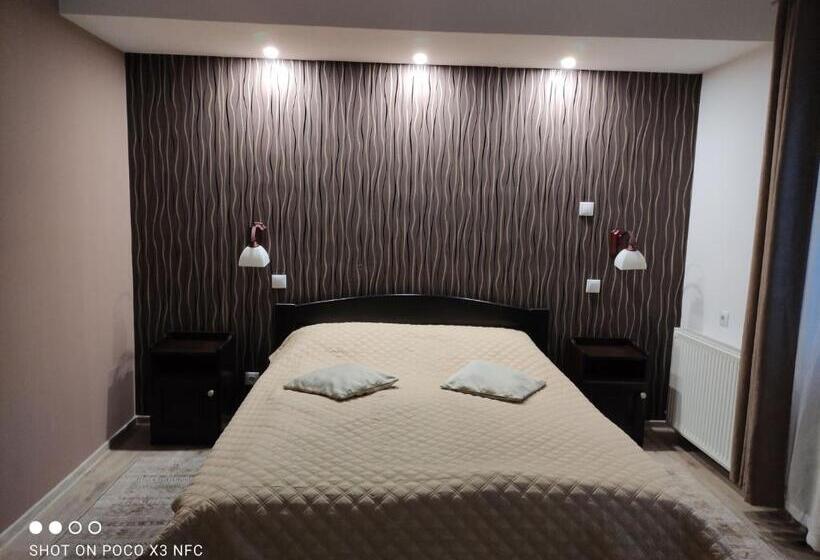 标准三人间, Siesta Pension