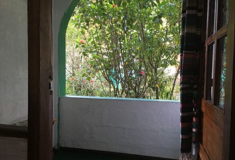 Номер Стандарт Трехместный, La Petite Auberge   Hostel
