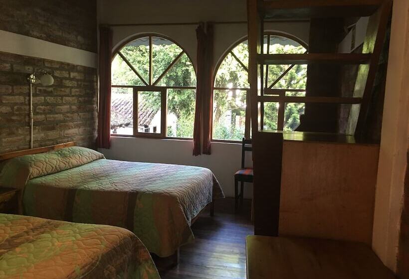 Семейный Номер, La Petite Auberge   Hostel