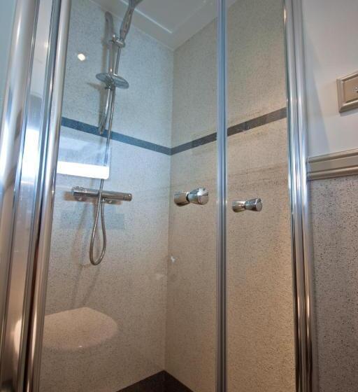 Standard Single Room, Kapitein Anna